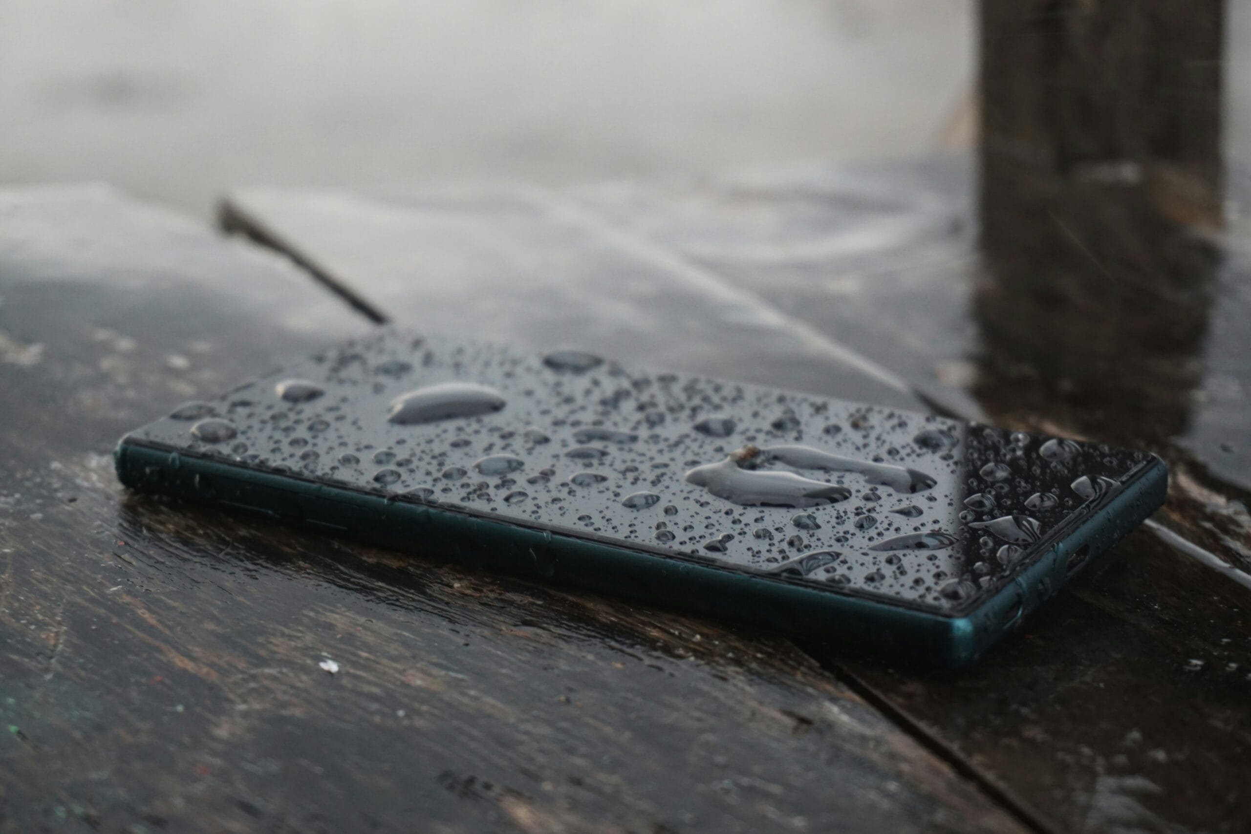 telefoon in water