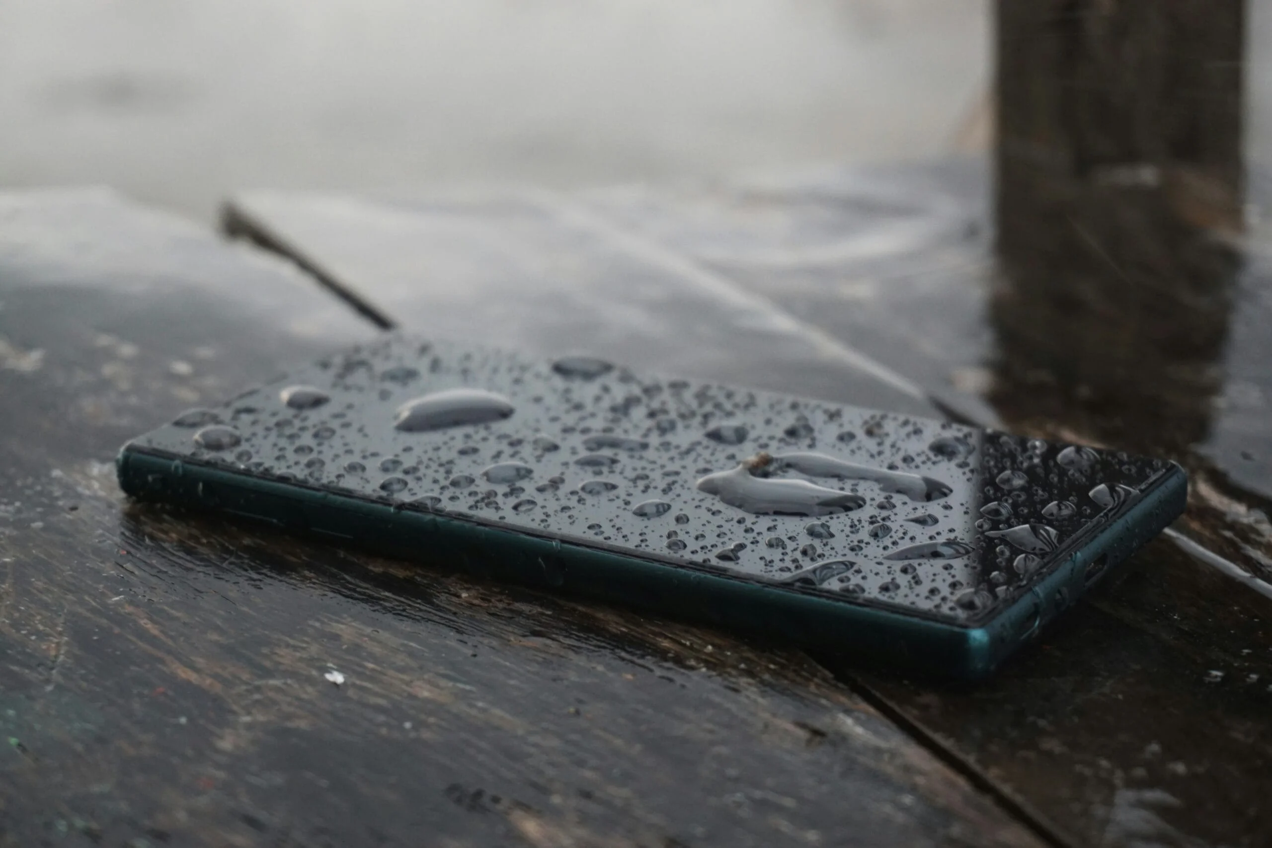 telefoon in water